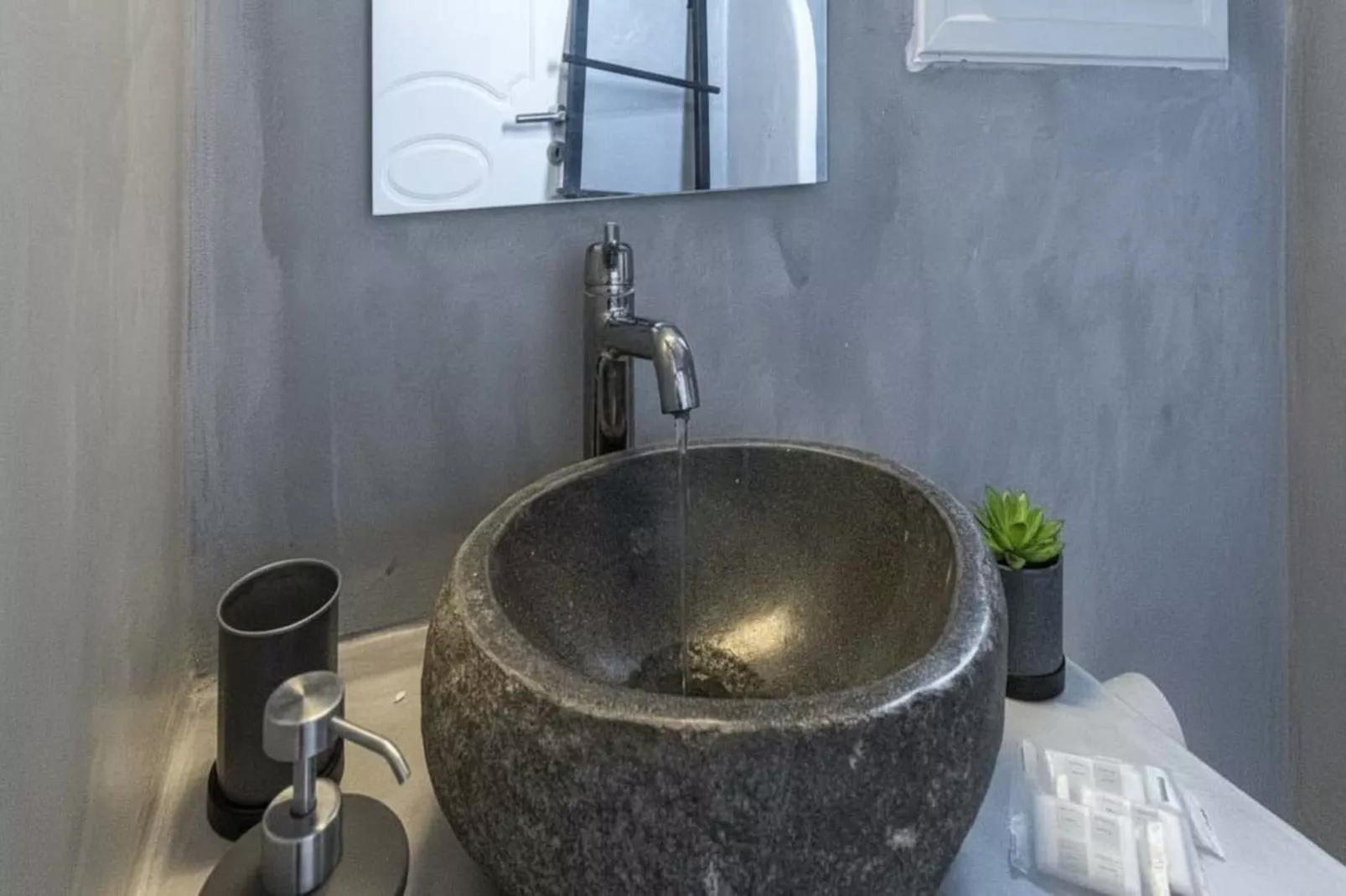 Stylish Santorini Residence with Endless Sea Views - Badkamer