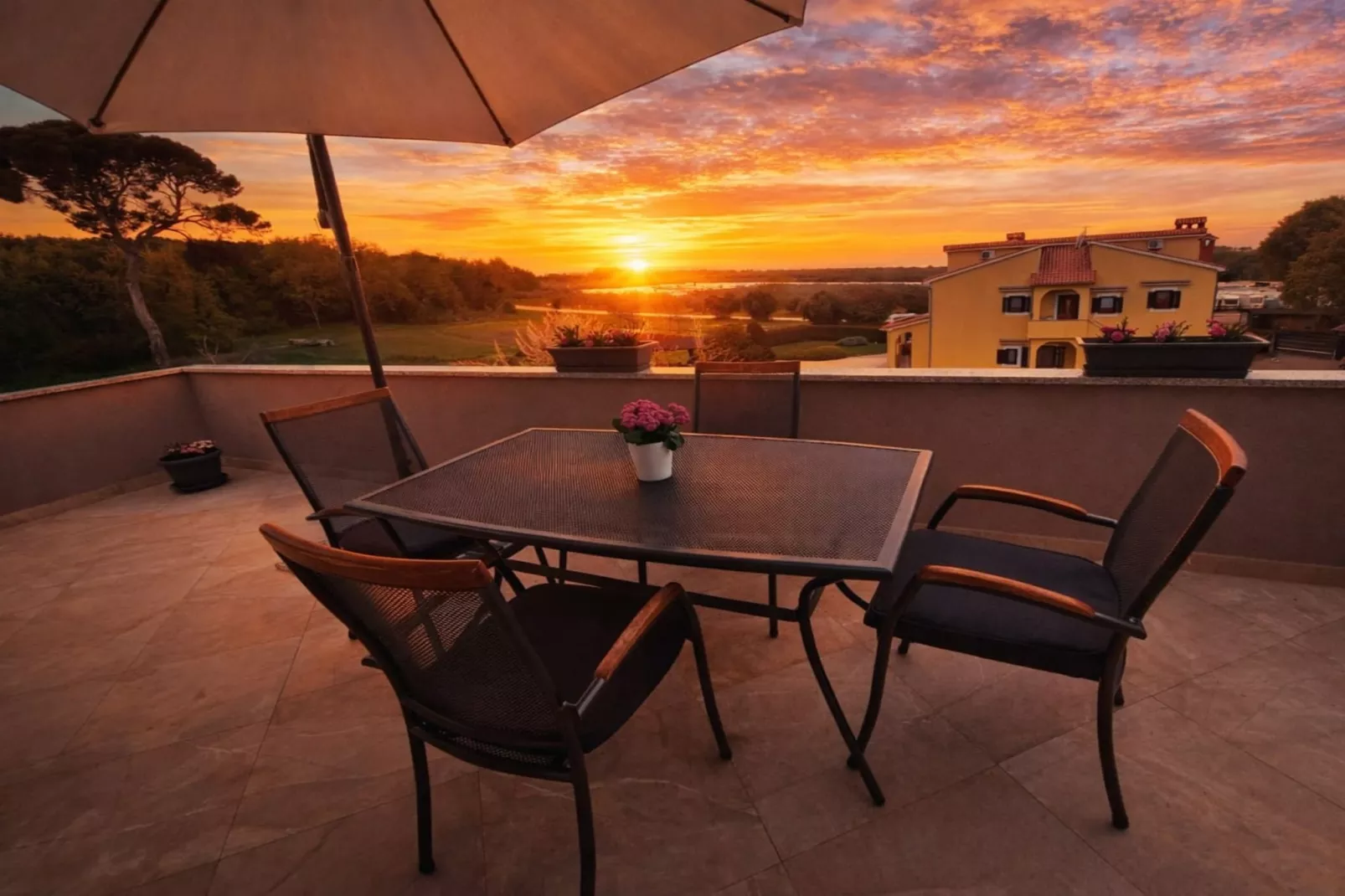 Apartments Sunset - Two bedroom Apartment with Terrace and Sea View (Gornji) - Uitzicht