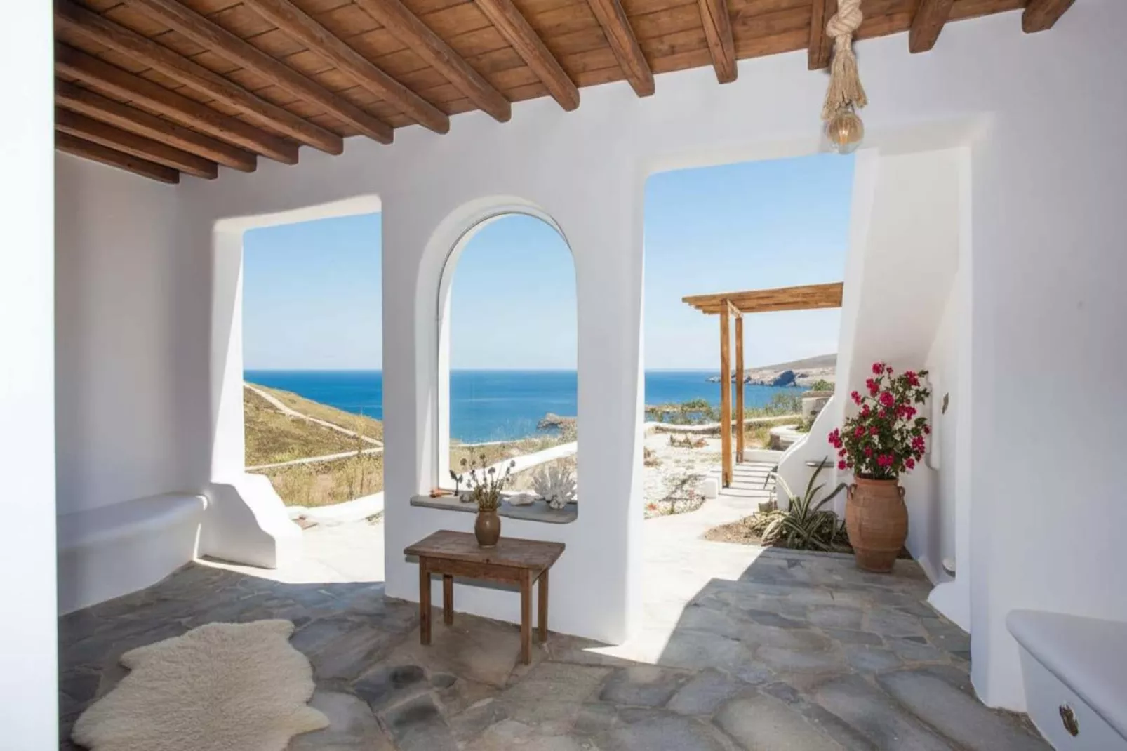 Scenic Agios Sostis Retreat with Sea Views - Terrasbalkon