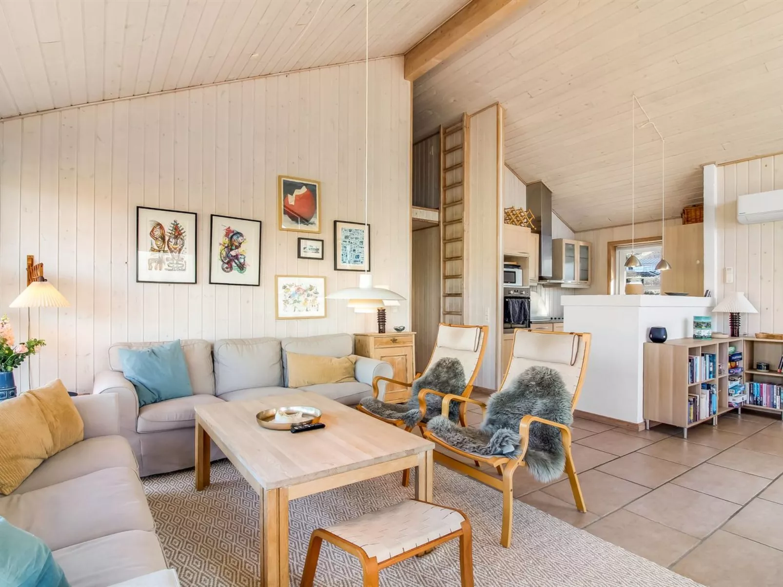 "Åmunde" - 150m from the sea - Binnen