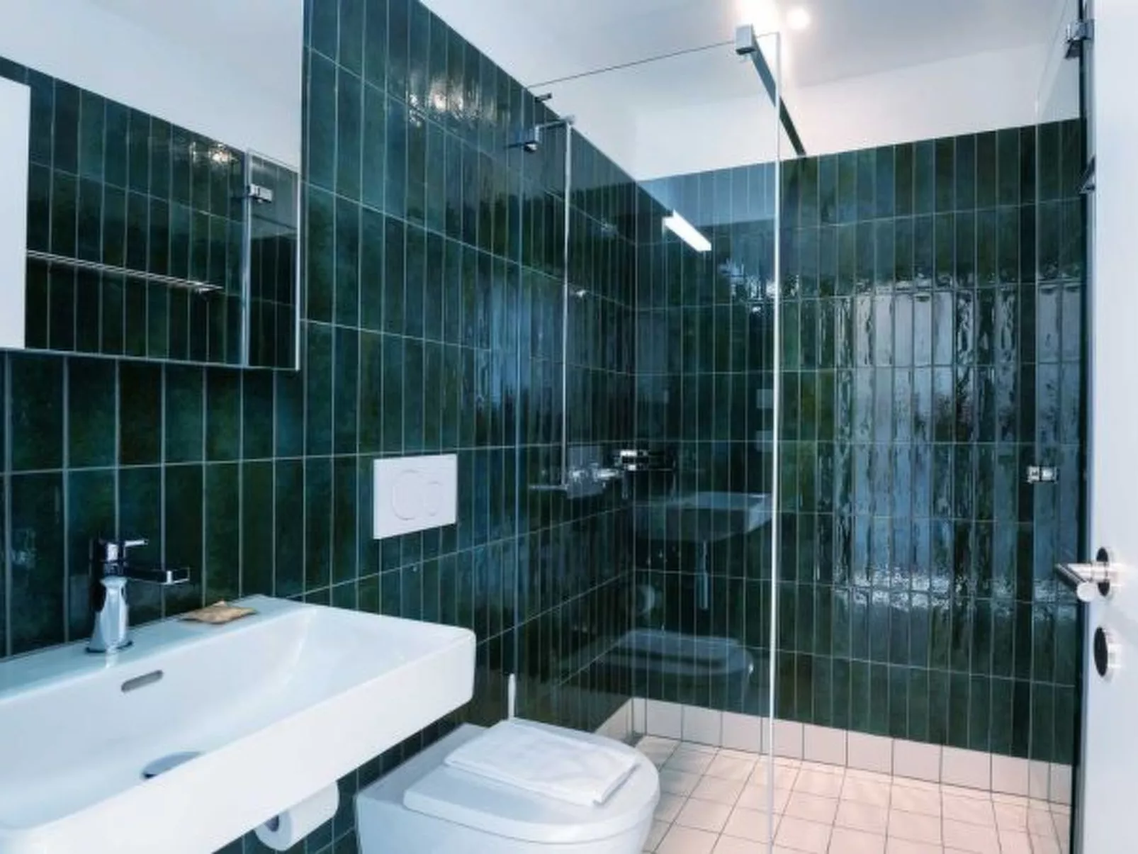 ZH Pink 2 - Letzigrund HITrental Apartment - Binnen