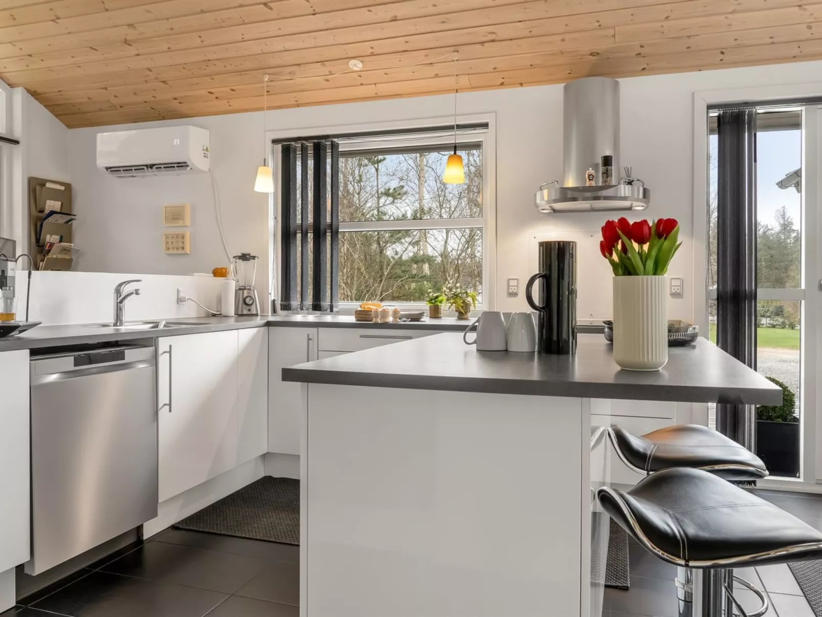 "Joske" - 2km from the sea - Binnen