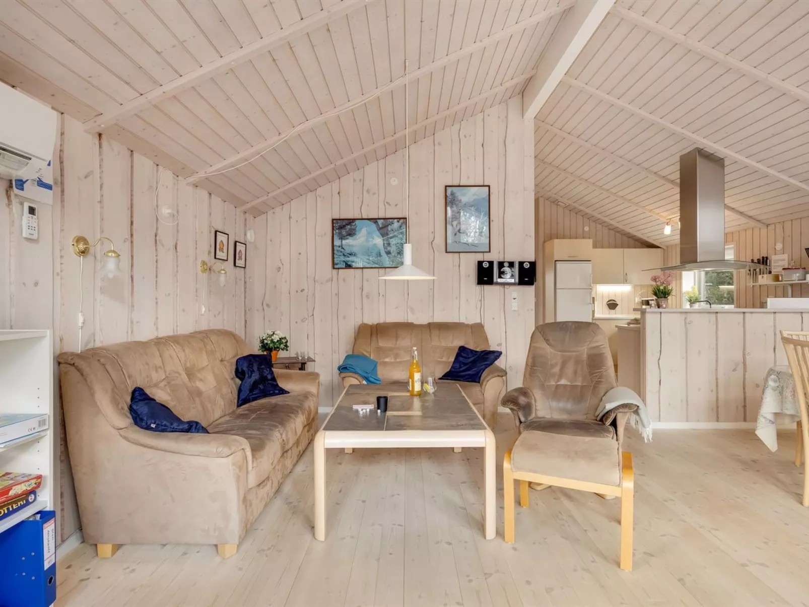 "Hialmar" - 300m from the sea - Binnen