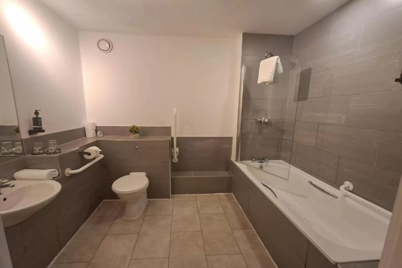Standard Twin Room - Badkamer