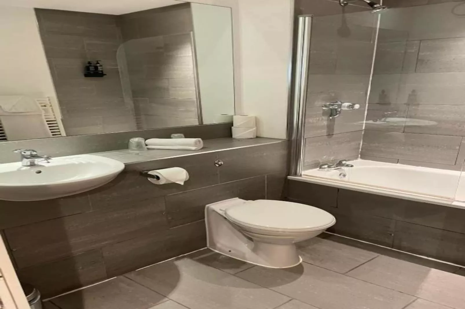 Compact Double Room - Badkamer