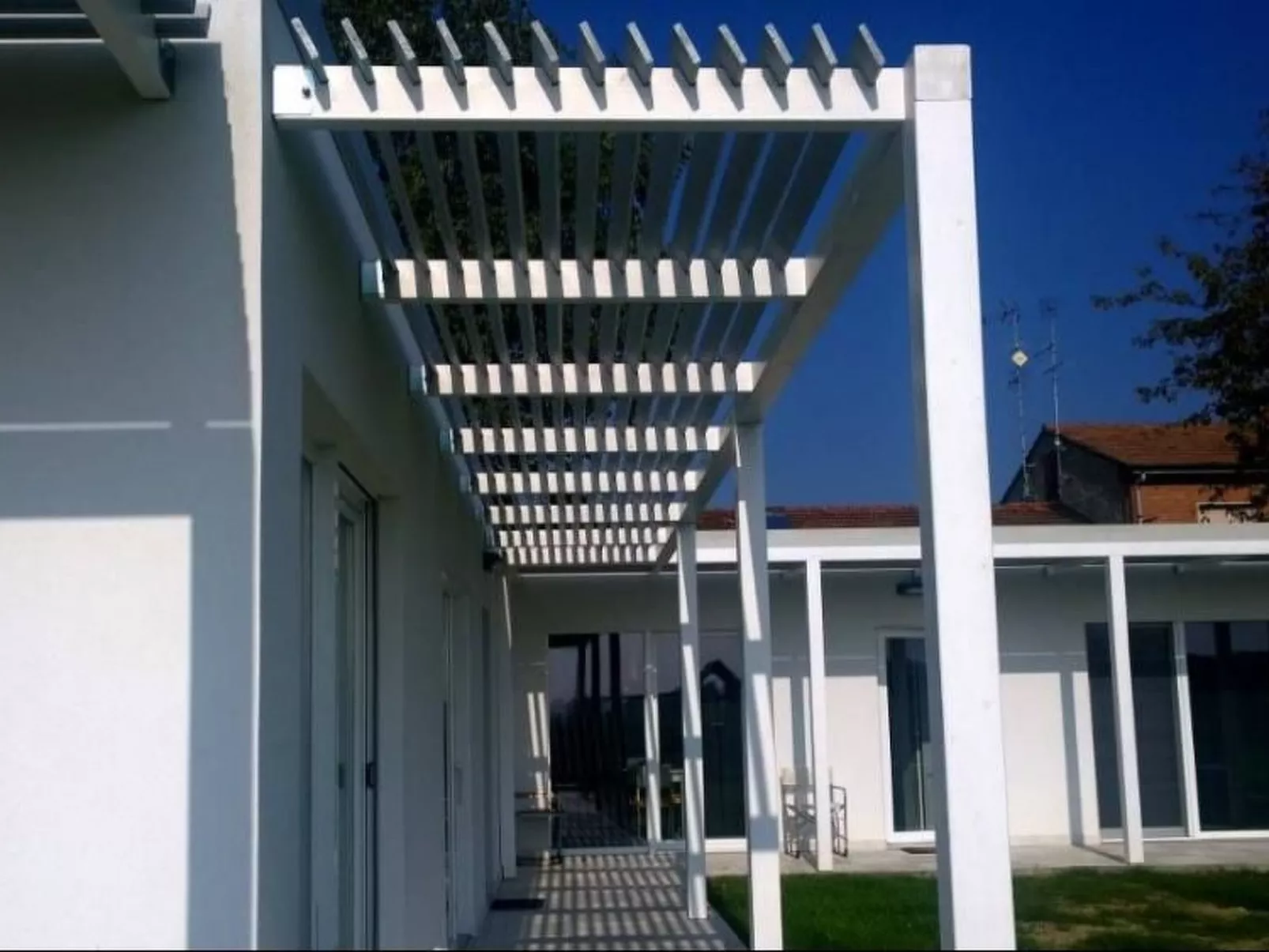 Halterung mit Wallbox - Buiten