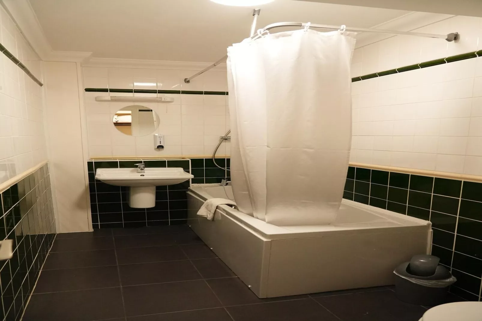 Standard Double Room - Badkamer