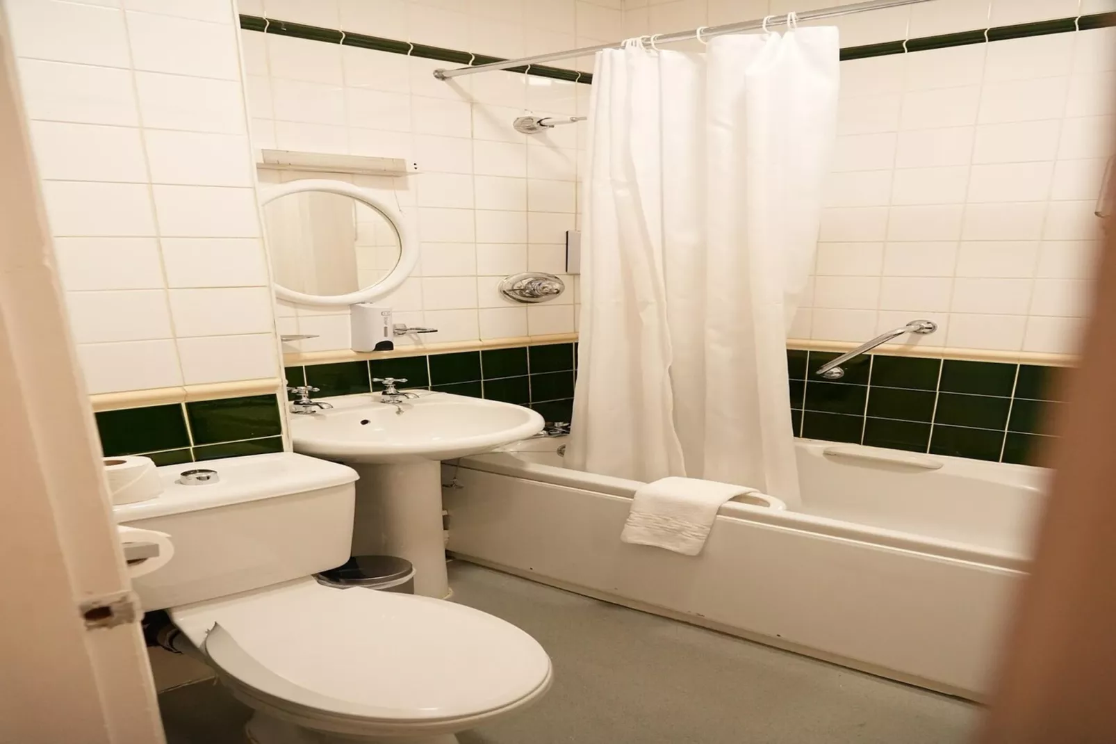 Standard Double Room - Badkamer