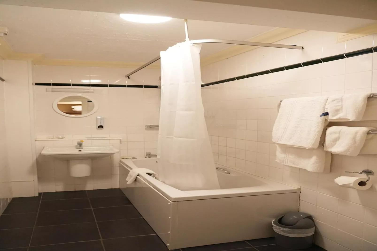 Standard Double Room - Badkamer
