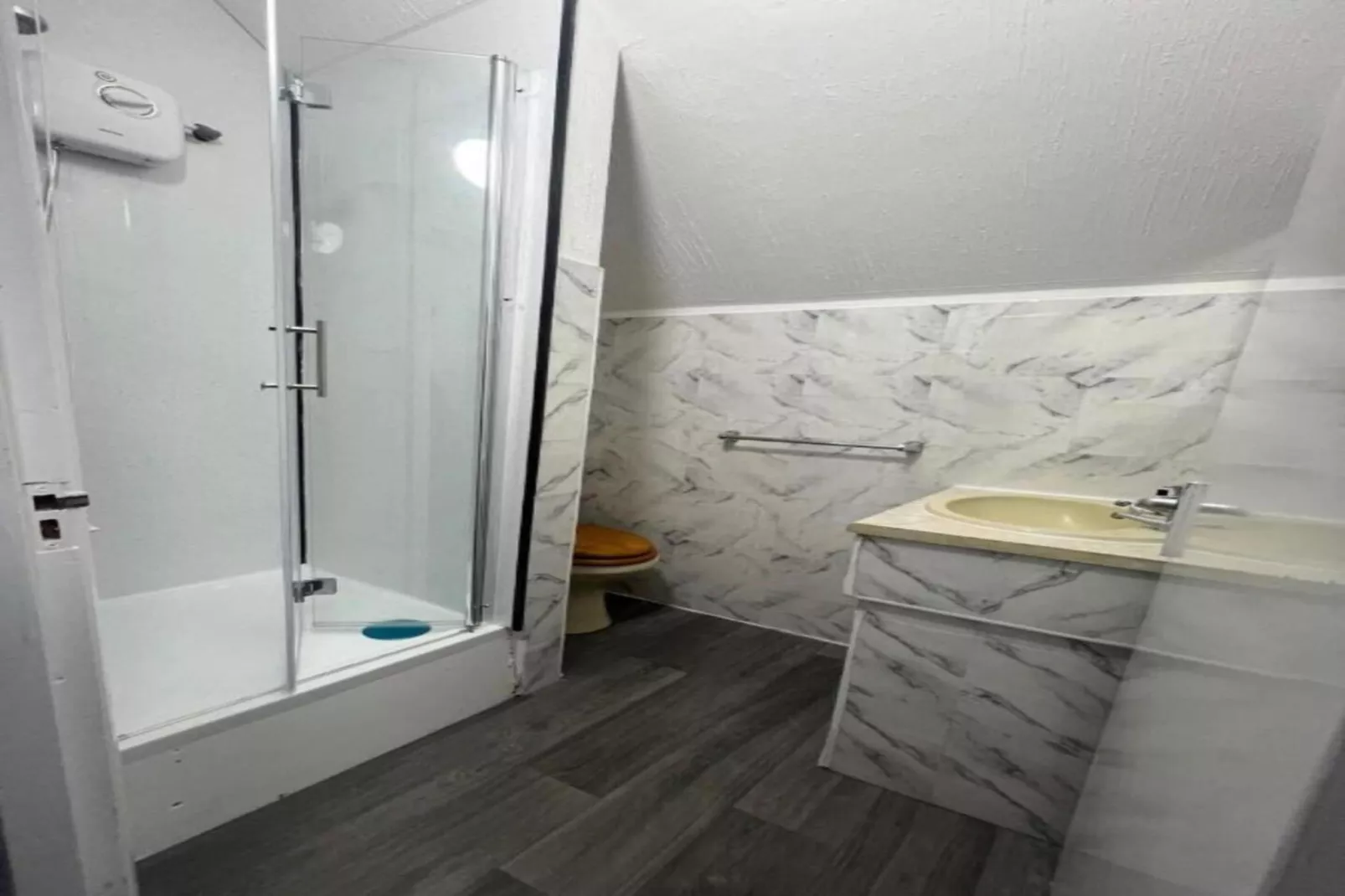 Two Bed Room Apartment (6 Guest) - Badkamer