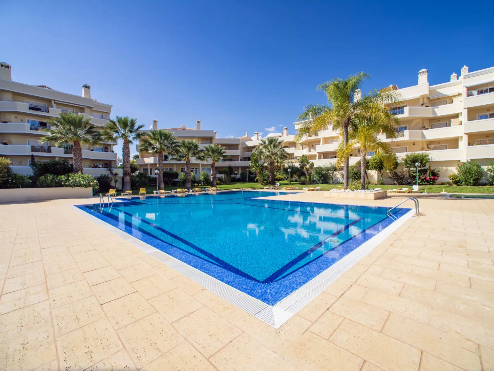 Penthouse Milea-Buiten