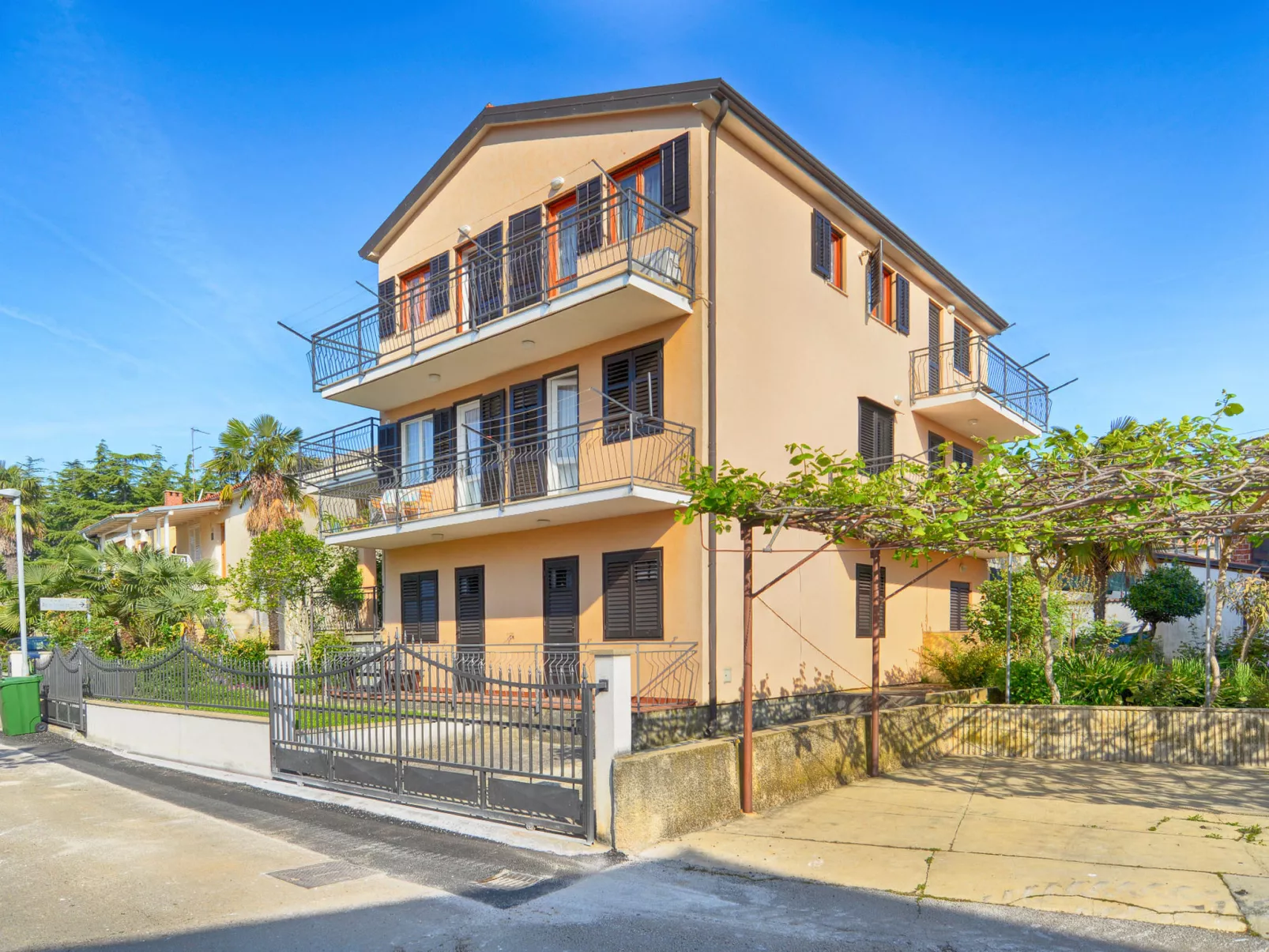 Apartment 1553