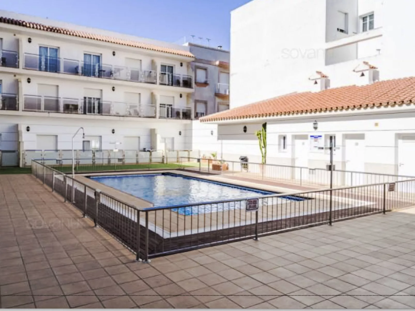 In Conil De La Frontera mit gemeinsamem Pool, Grill und Garten
