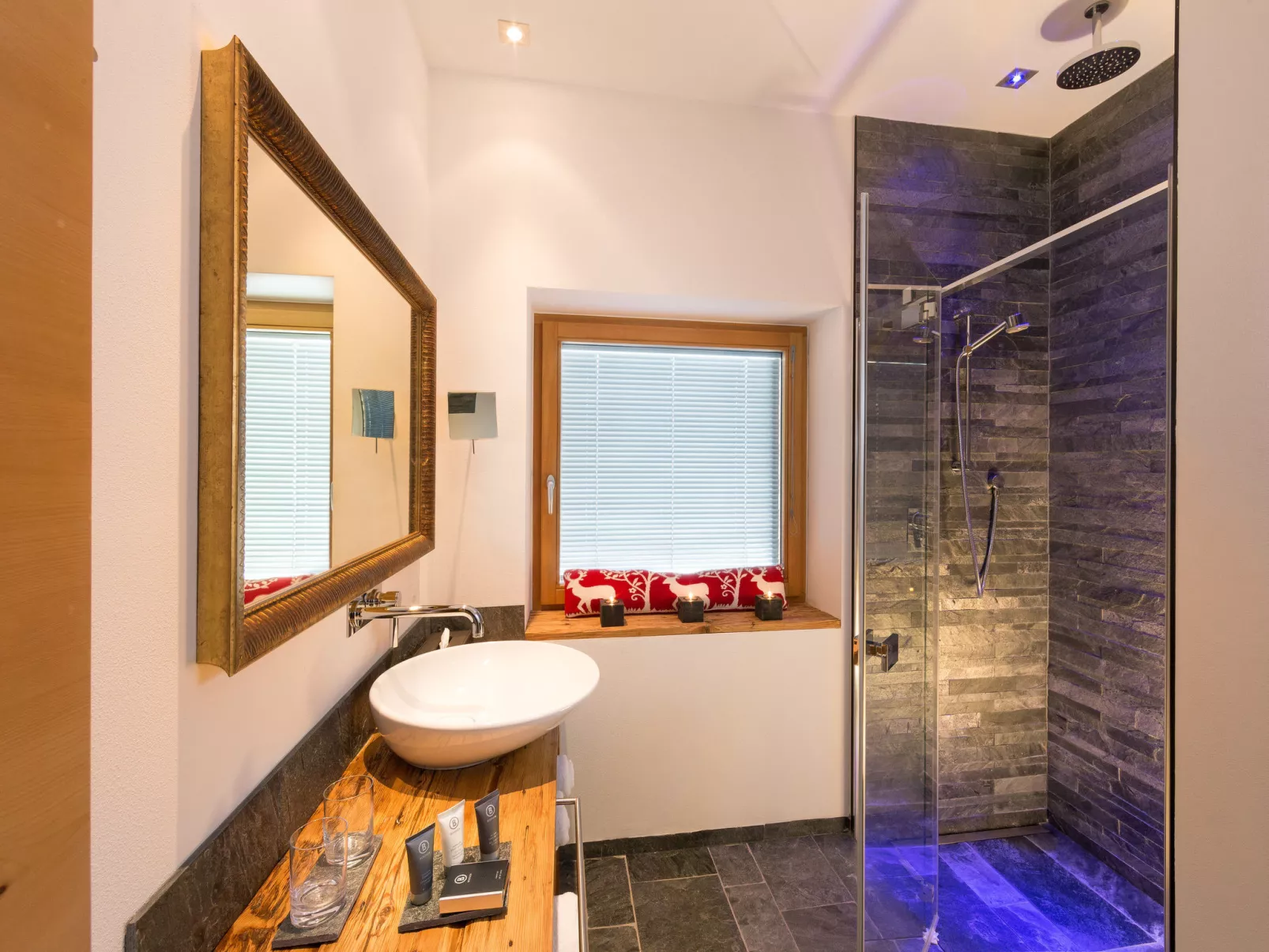 Alpinlodge & spa*****, (Samnaun-Ravaisch).