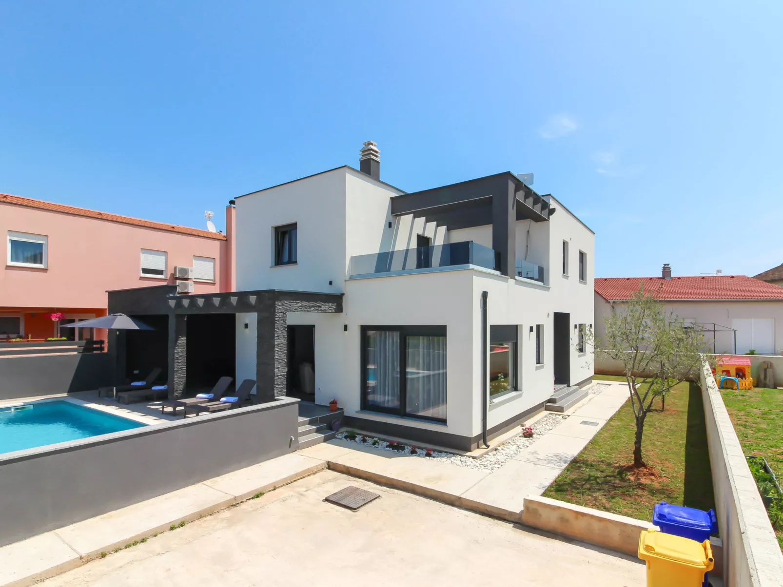 Villa MAENI