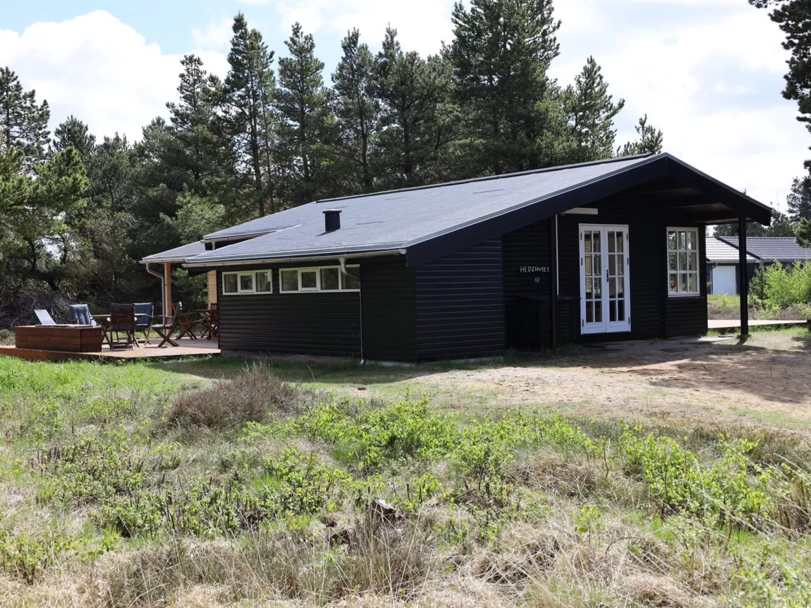 "Momo" - 2.8km from the sea