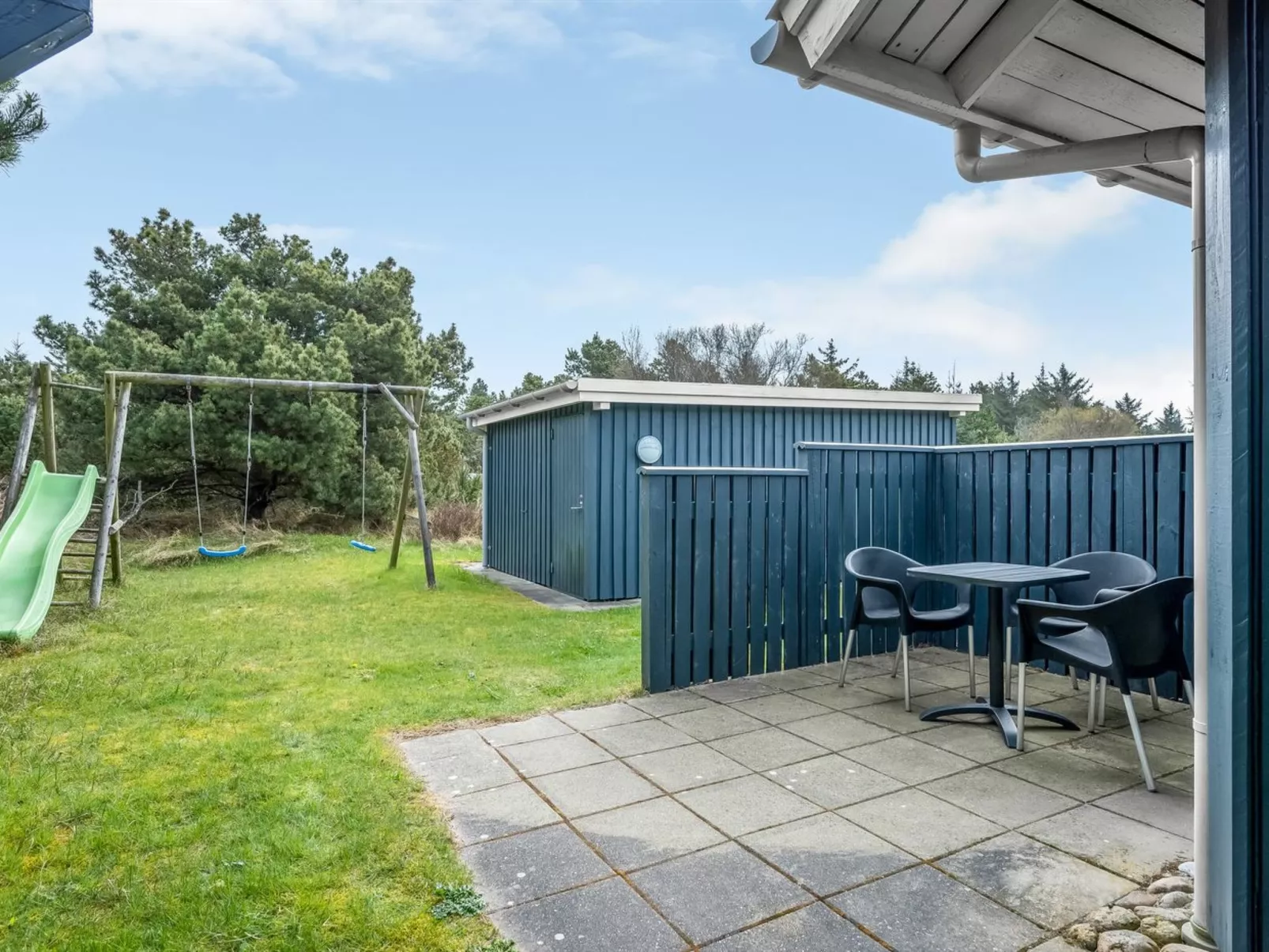 "Dines" - 1km from the sea