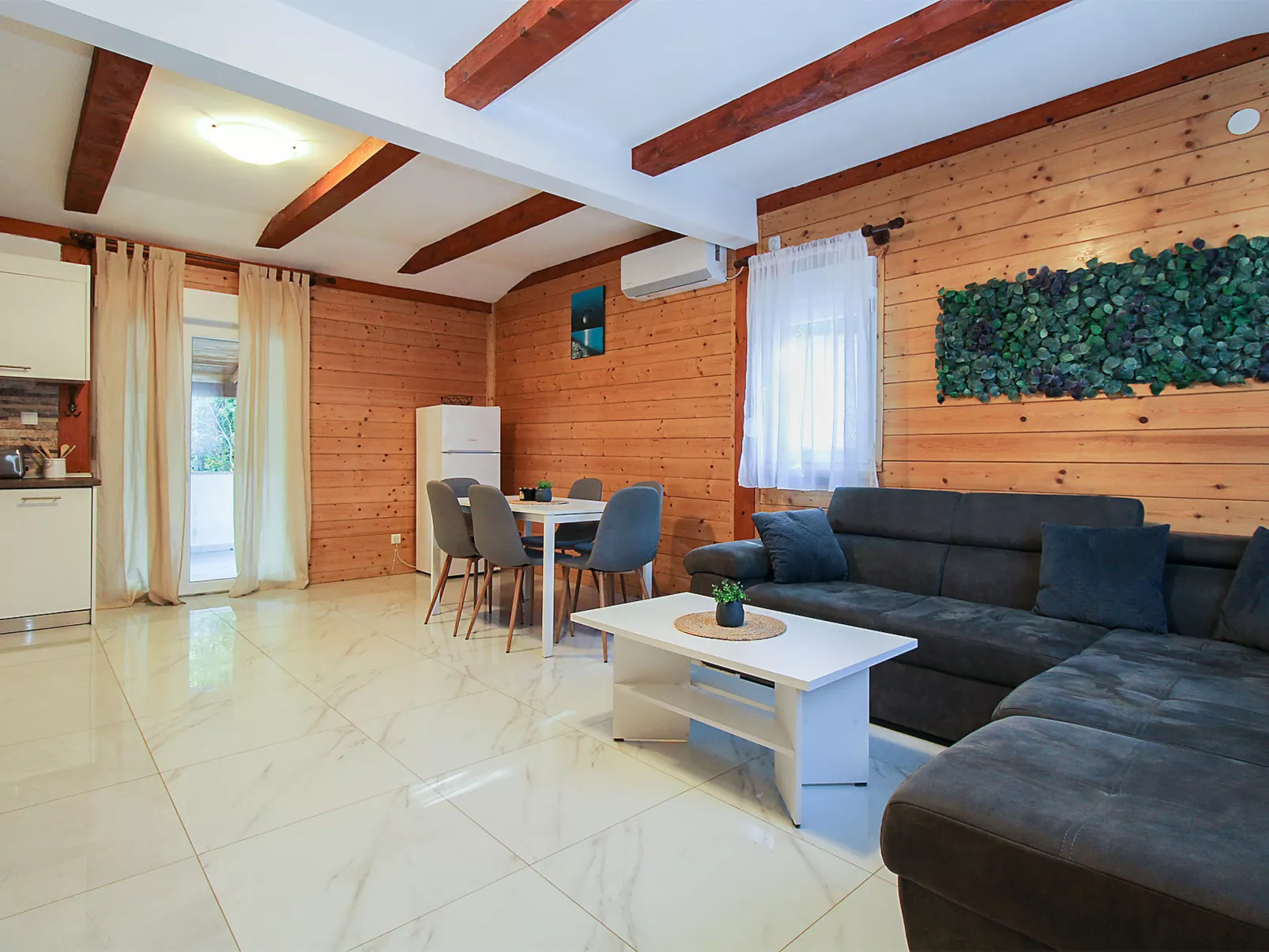 House 2233 - Binnen