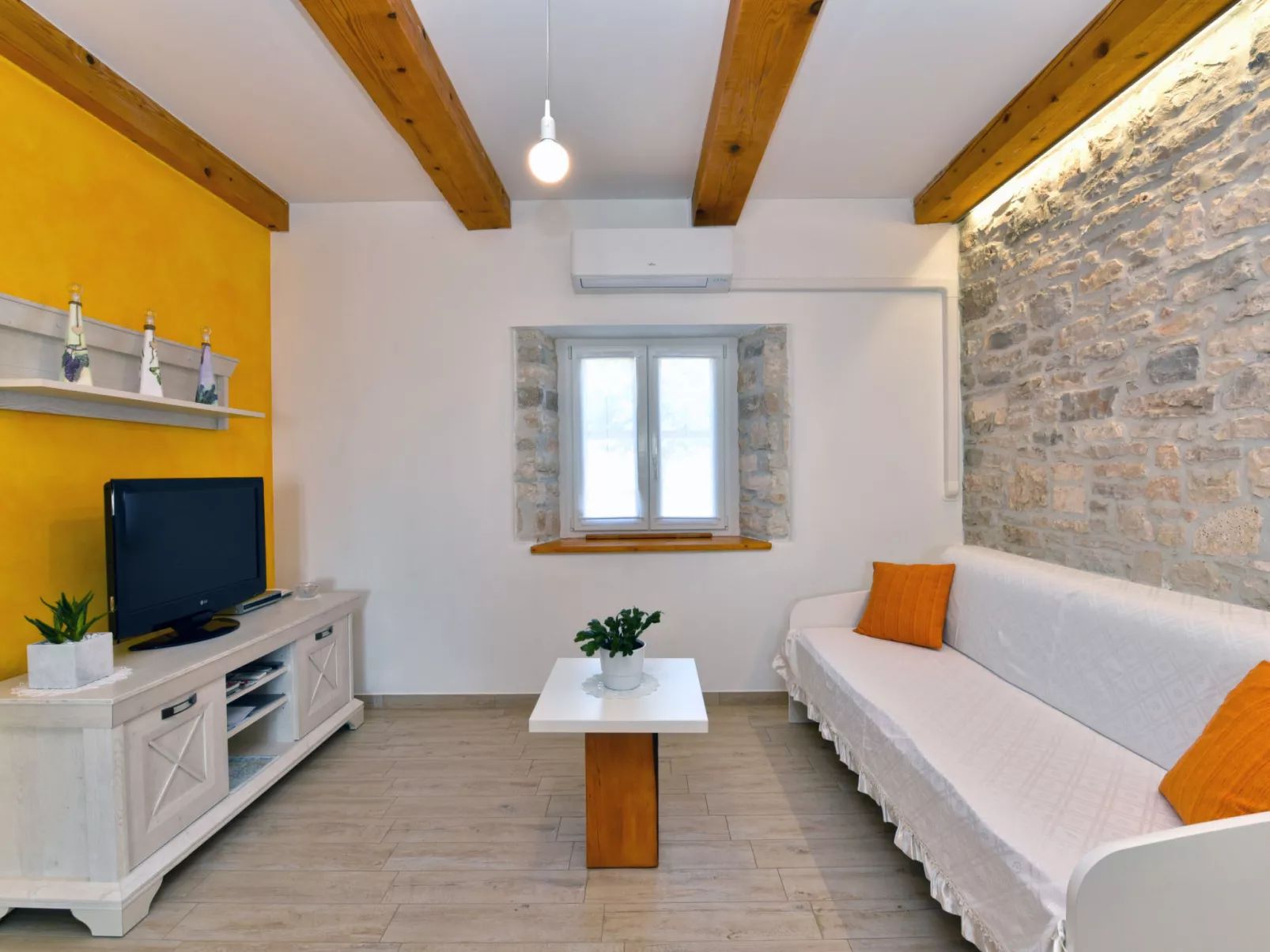 House 2176 - Binnen