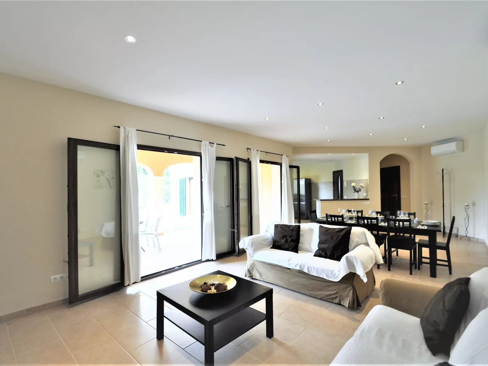 VILLA MONICA en barrio residencial de Cala Pi para 6 personas con piscina priva - Binnen