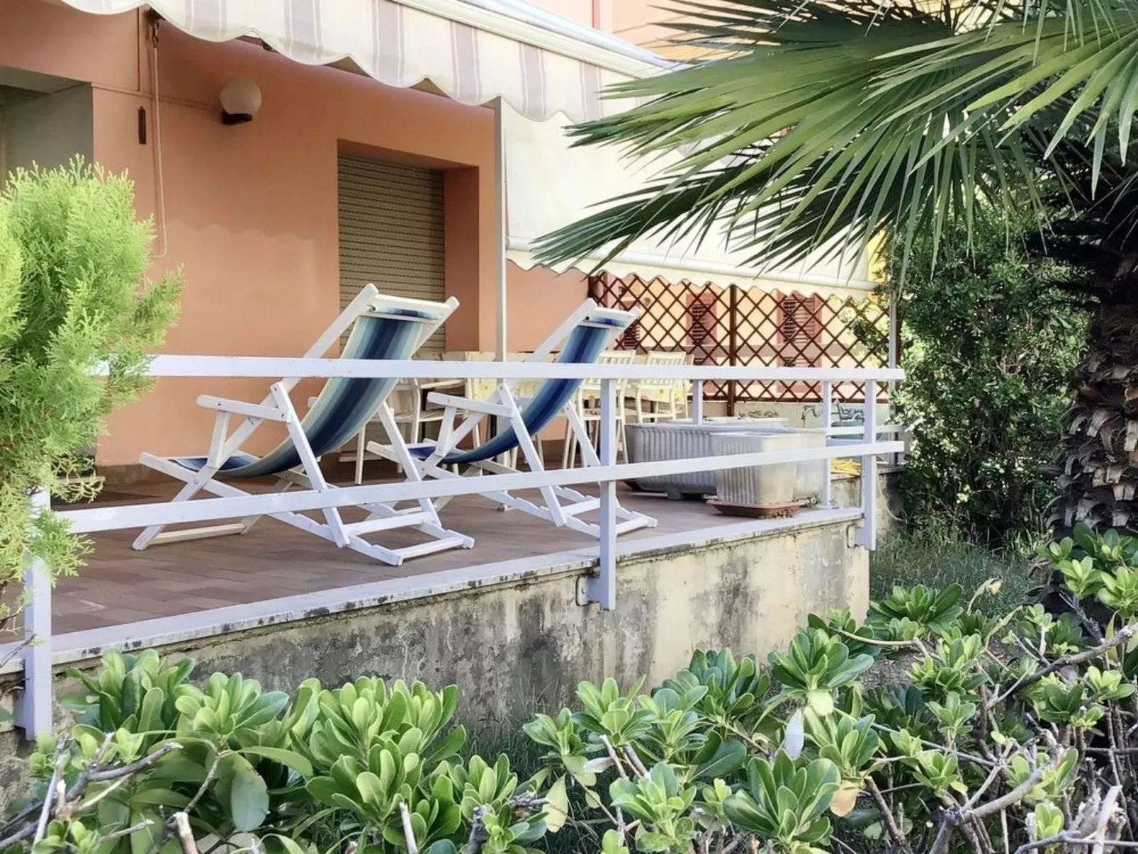 Gemütliche Ferienwohnung in Roseto Degli Abruzzi mit Privatem Garten