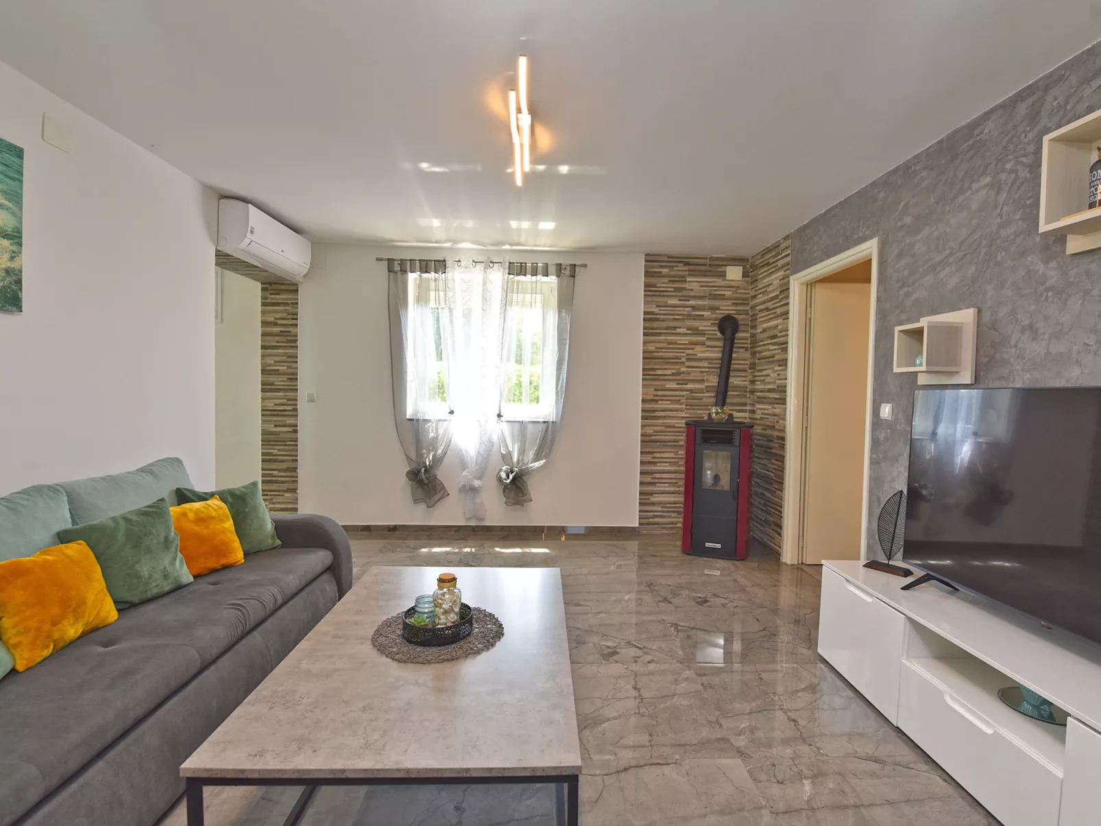 House 2154 - Binnen