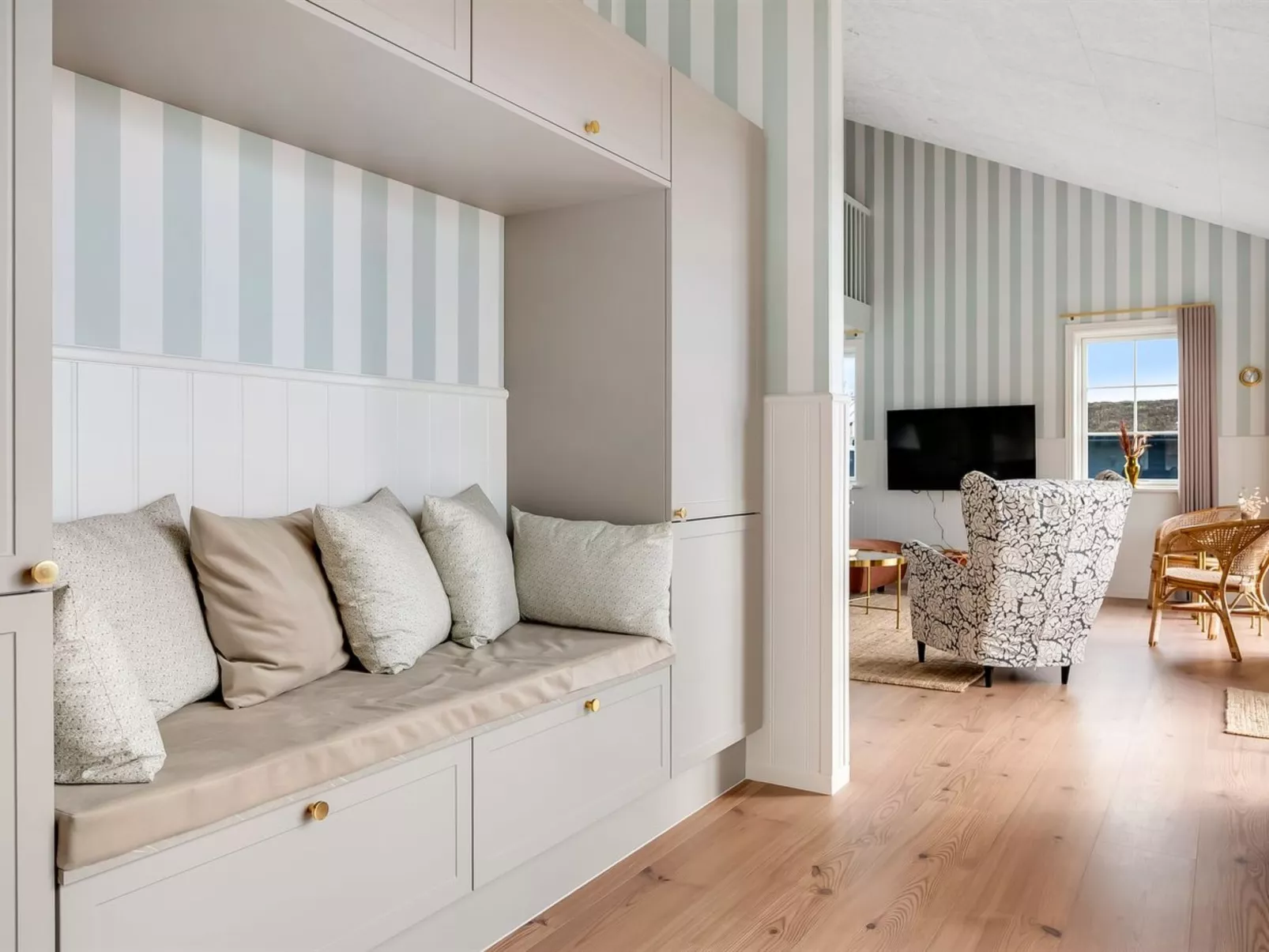 "Delan" - 650m from the sea