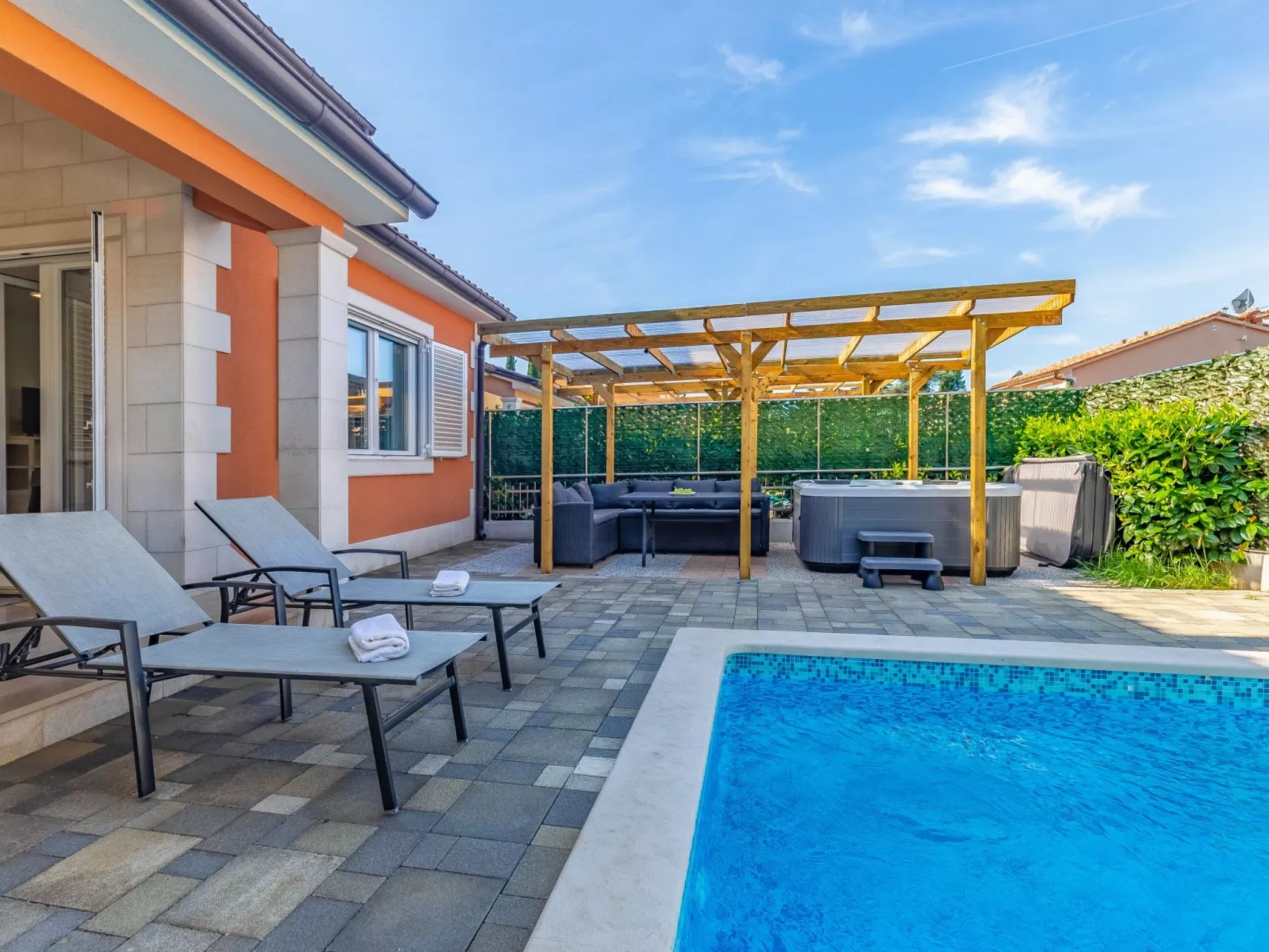 Villa Lotus 13K