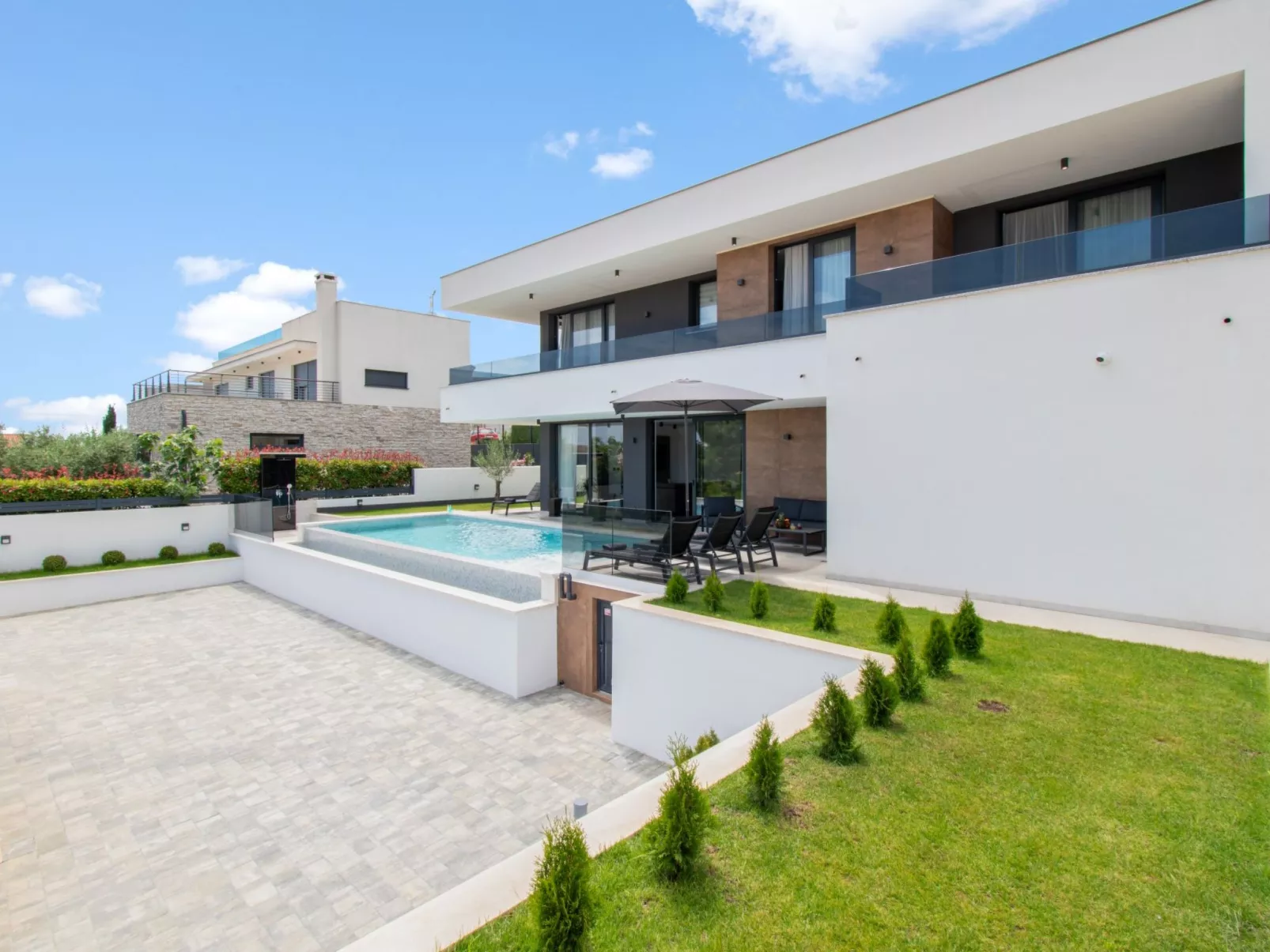 Villa Infinity Gem