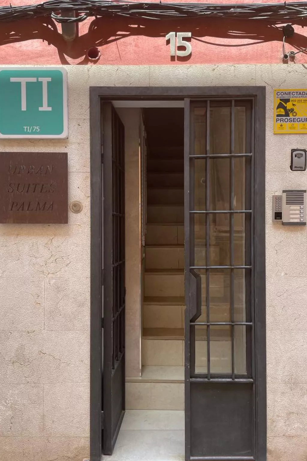 URBAN SUITES 3 PALMA STANDARD TI/75