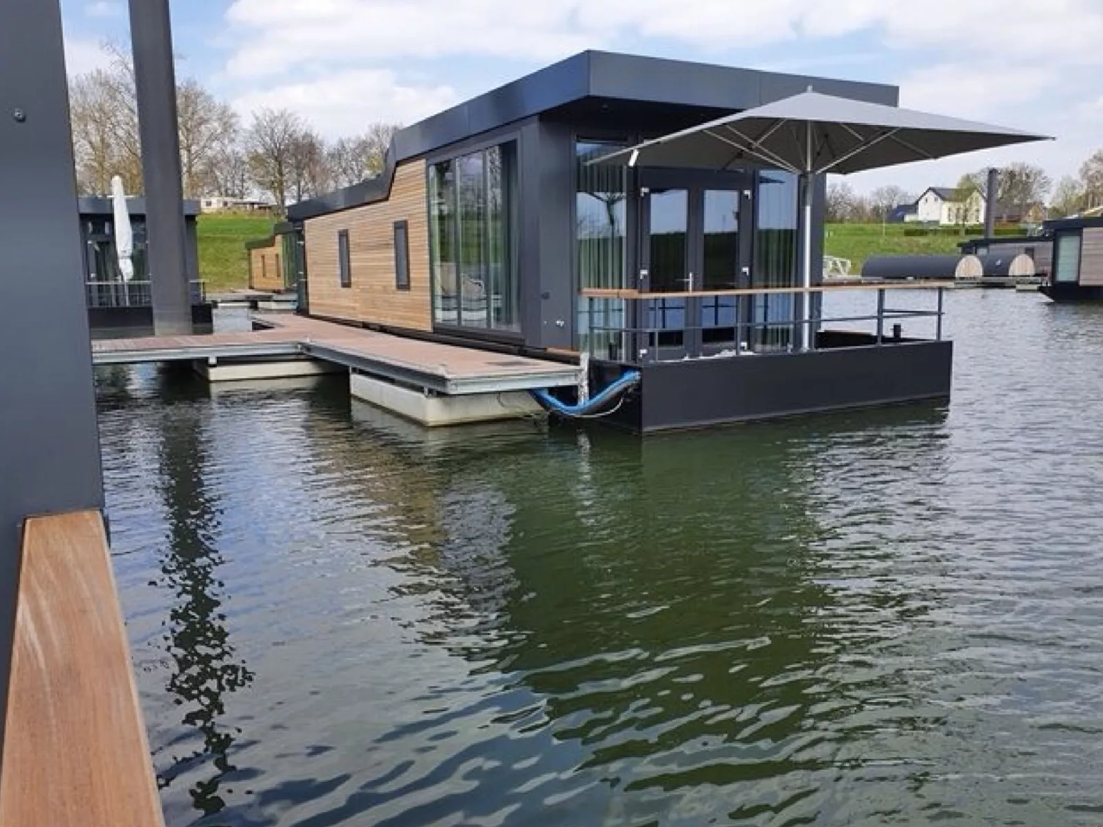 Maasterp - woonboot 14