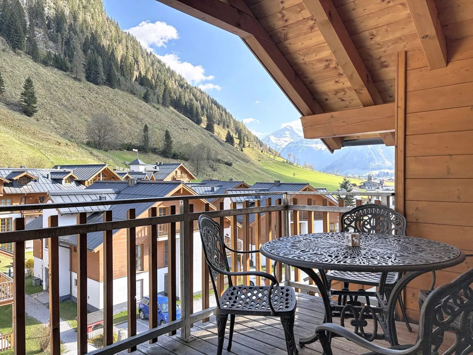 SMR Family incl. Spa, close to Gondola - Buiten