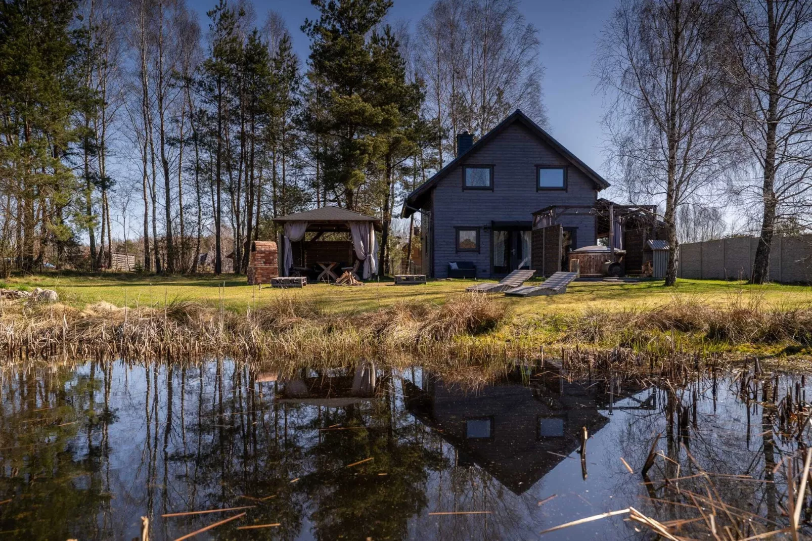 Domek wakacyjny DELUXE dla max 12 osób w Bałachach - Buitenkant zomer