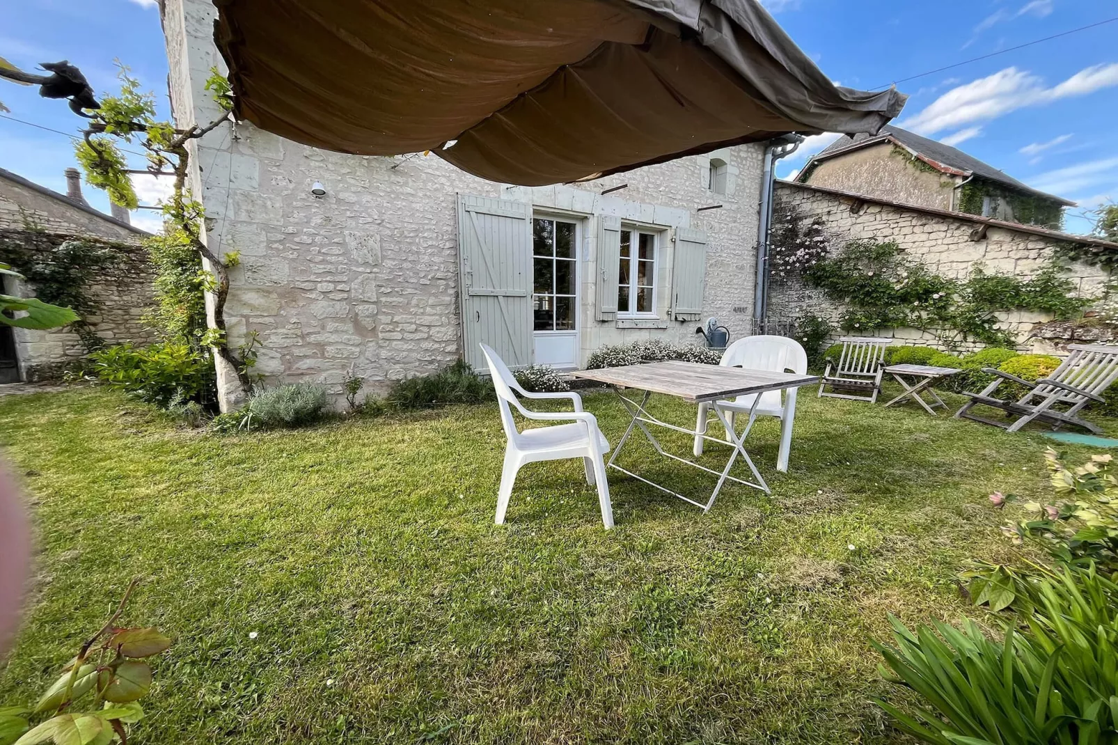 Maison de vacances Sossay - Tuinen zomer