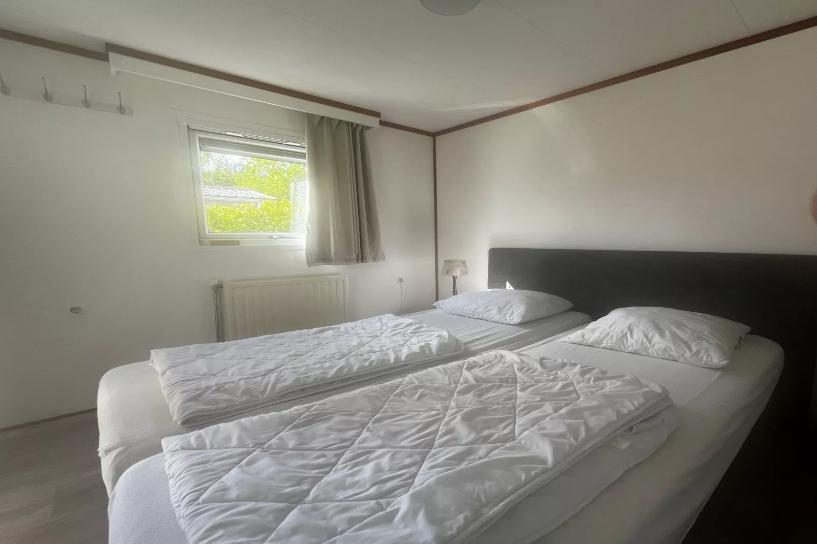 Recreatiepark Wiringherlant - Wiringher Chalet 10 - Slaapkamer