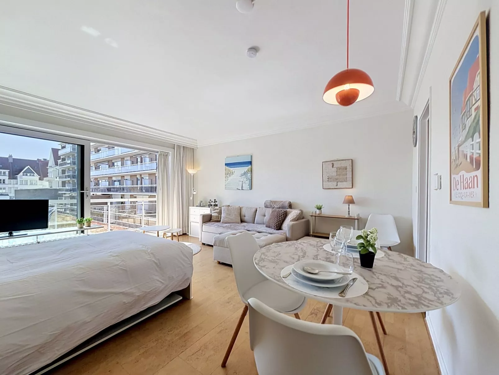 Cosy @ the beach studio with pool - Binnen