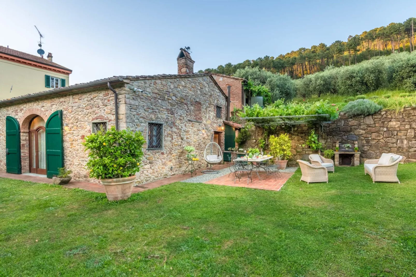 Citrus Charm Farmhouse - Buitenkant zomer