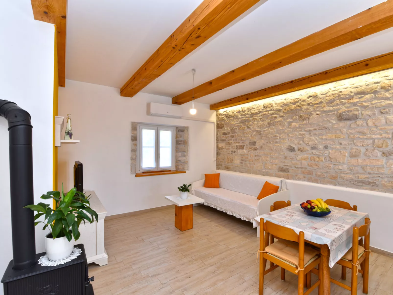 House 2176 - Binnen