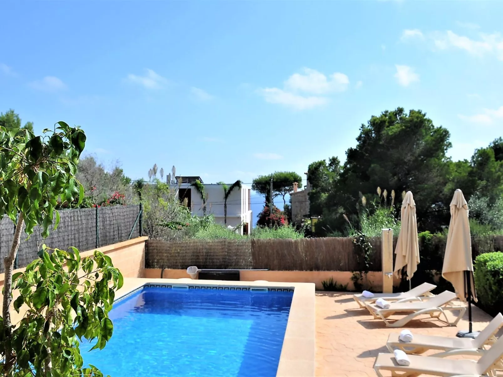 Preciosa villa con vistas al mar, piscina privada, aire acondicionado y wifi id - Buiten