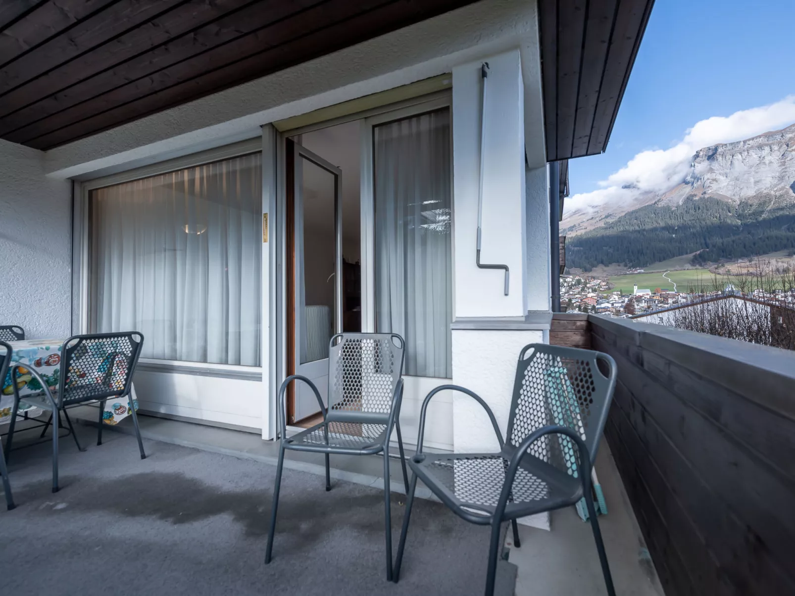 Putzprinz Gujan Ferienwohnung, Haus Surmir B / 16, (Flims Waldhaus). 2.5-Zimmer - Buiten