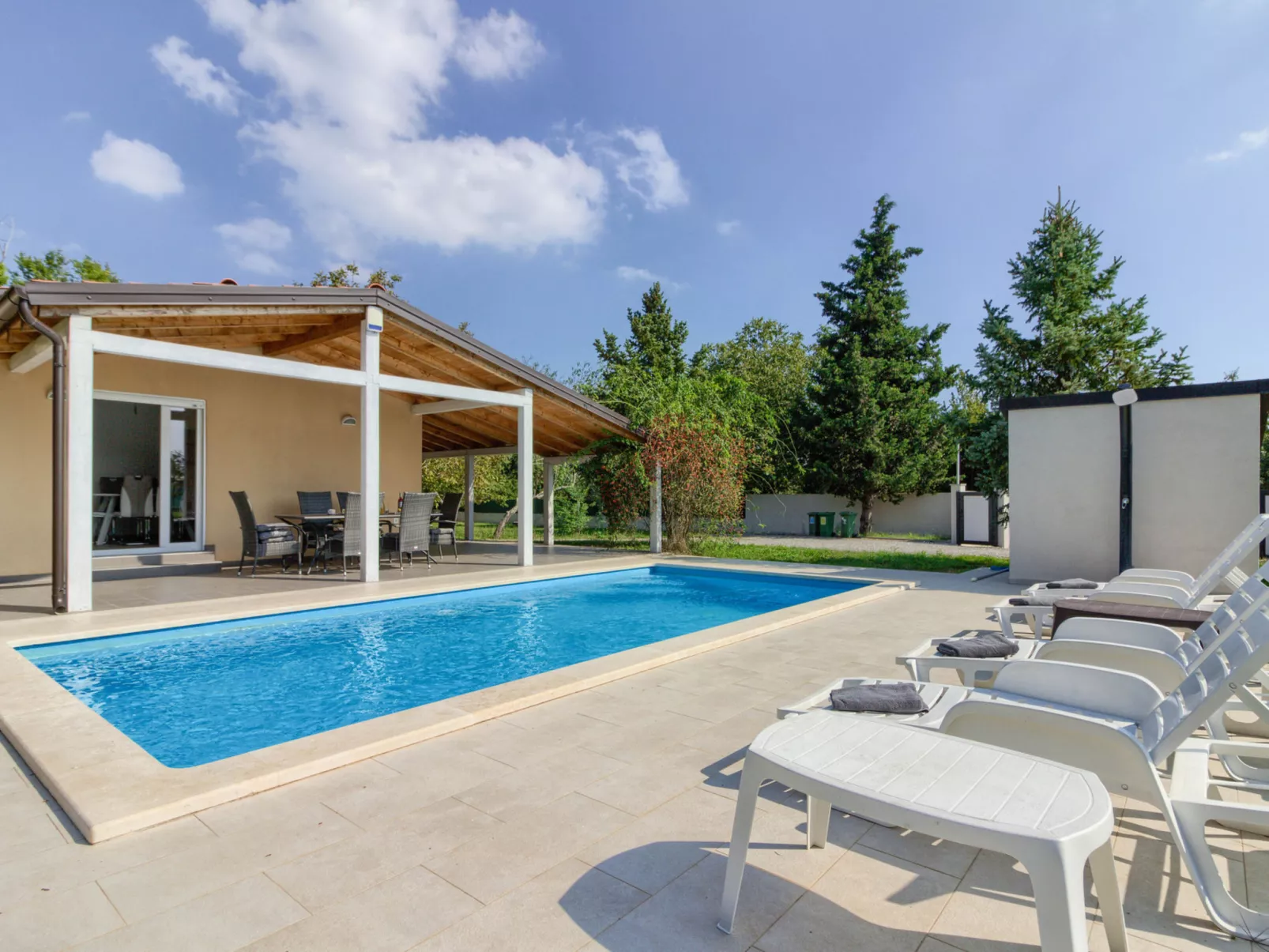 Villa NEZAKCIJ - Buiten