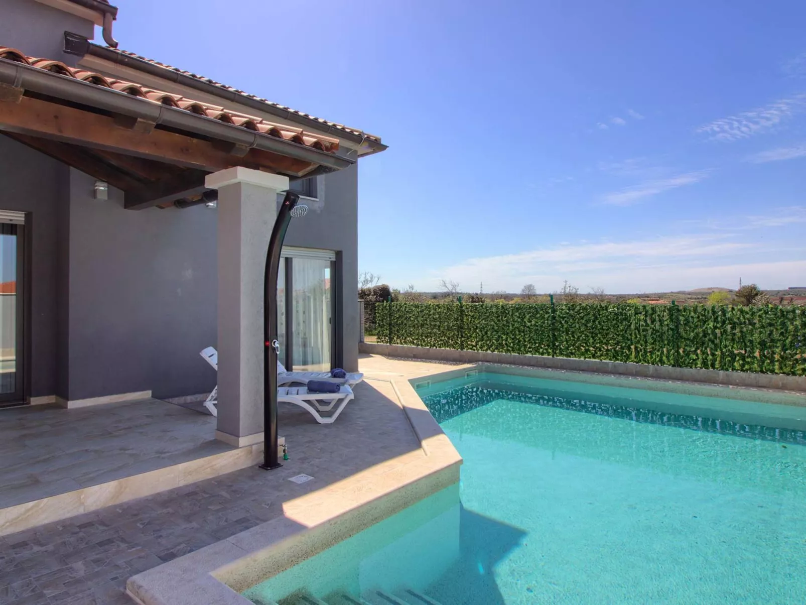 Villa Verde with heated pool - Buiten