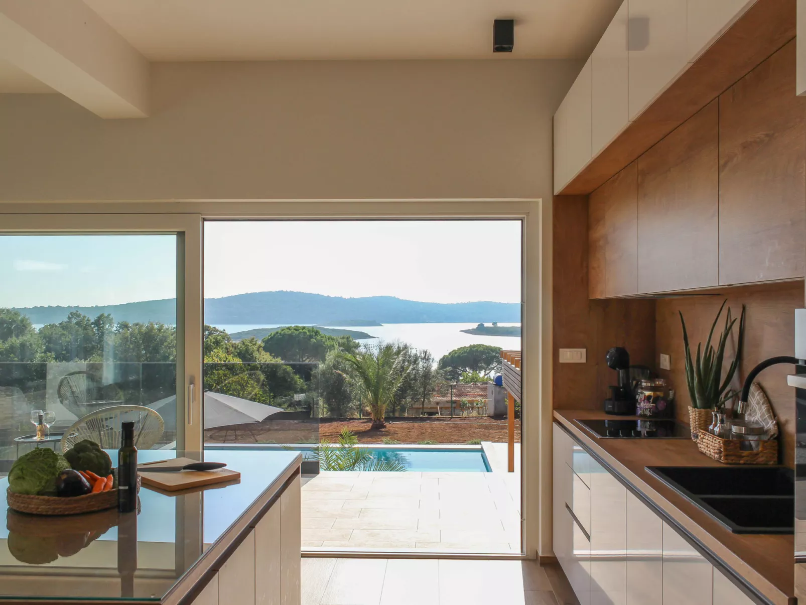 Villa PERGOSA WITH SEA VIEW AND SAUNA - Buiten