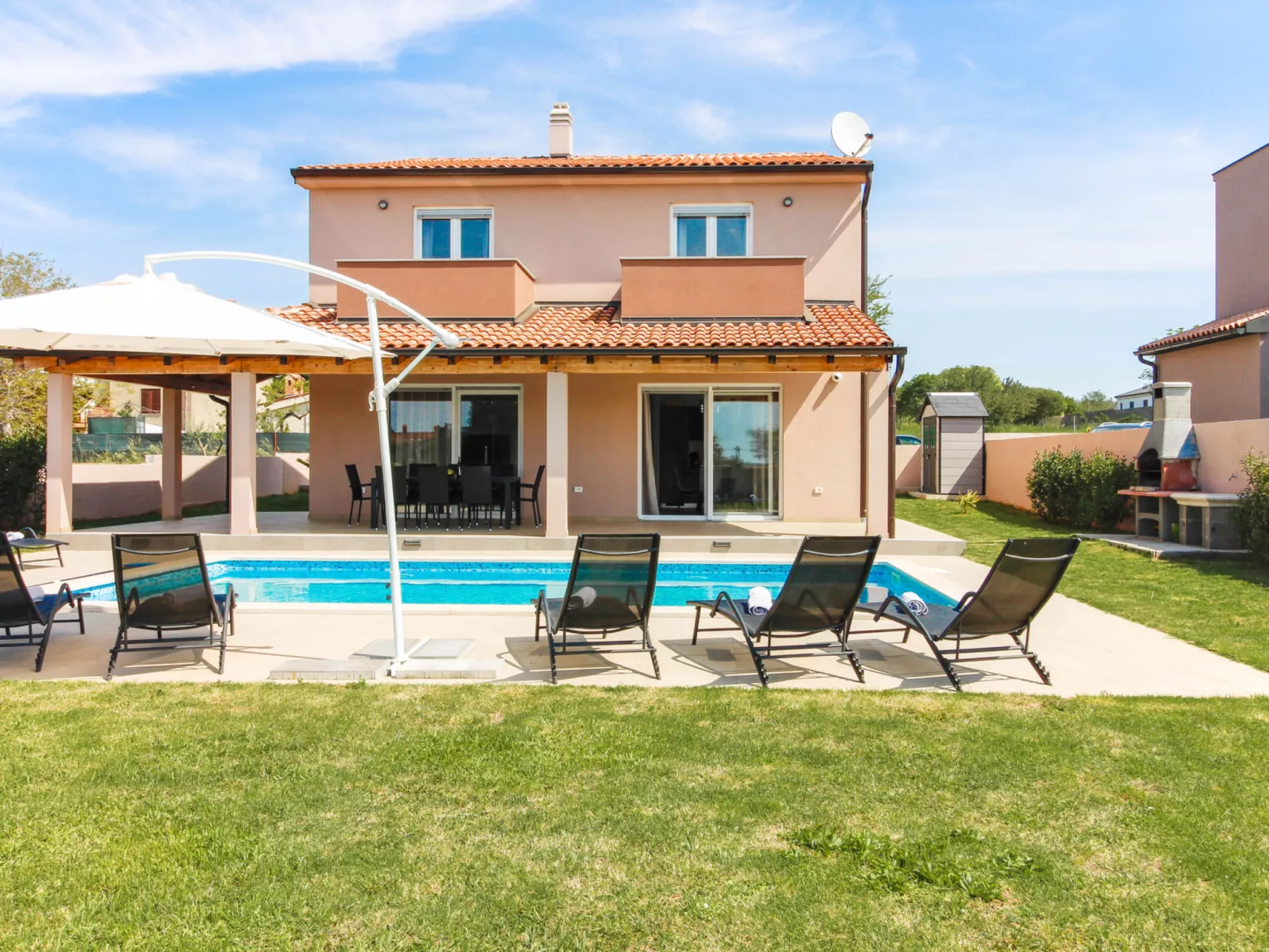 Villa Enjoy - Buiten