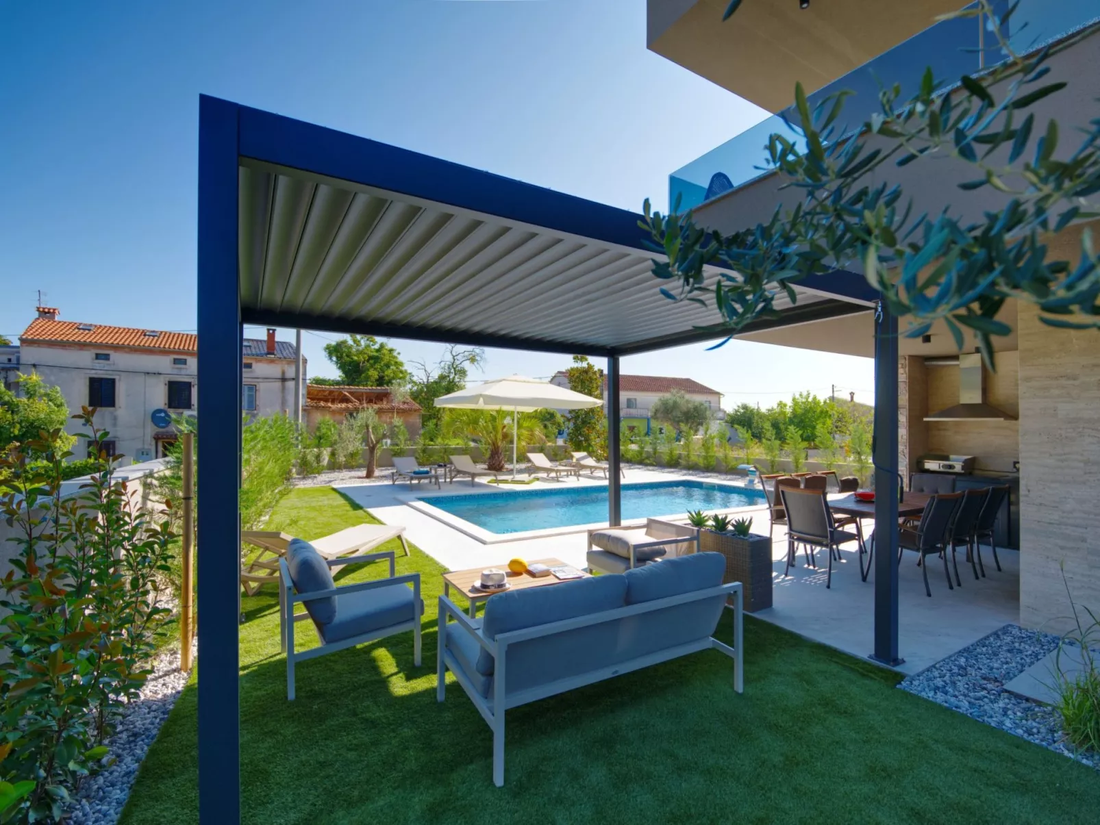 Villa Pieron & Bavigo Holiday Complex for 16 Persons - Buiten