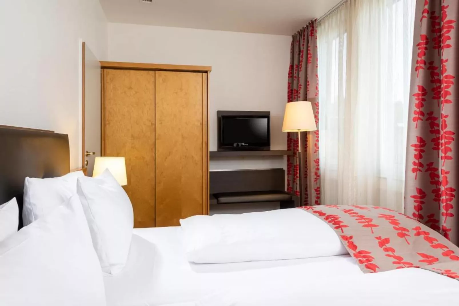 Holiday Inn Frankfurt Neu-Isenb - One-Bedroom Suite Twin Sofa Bed - Slaapkamer
