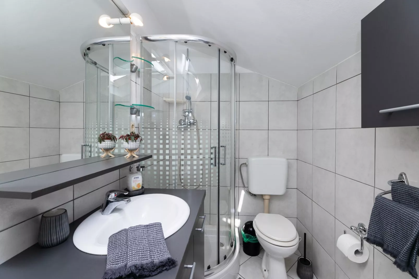 Apartments Roda - Comfort One Bedroom Apartment with Terrace (Kate) - (ST) - Badkamer