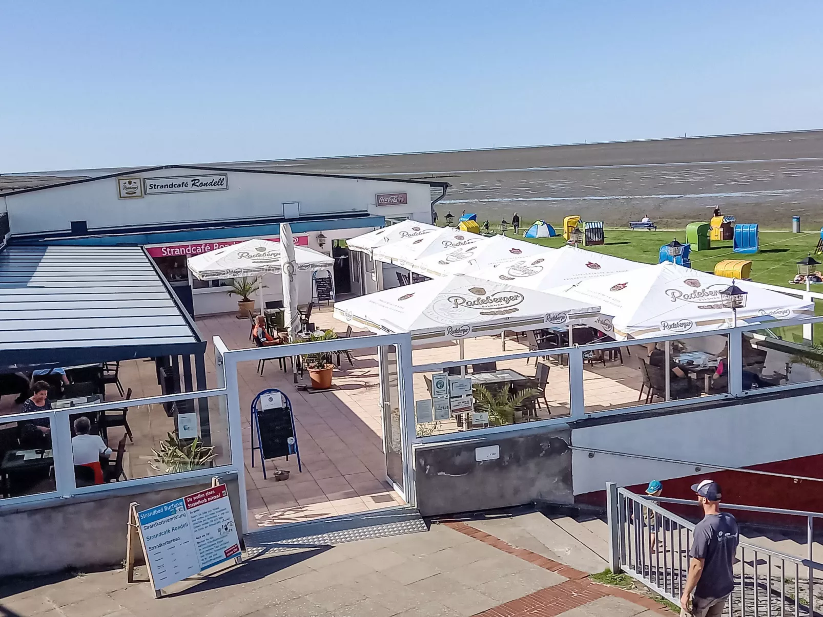 Uriges Ferienhaus mit Garten und Grill - Buiten