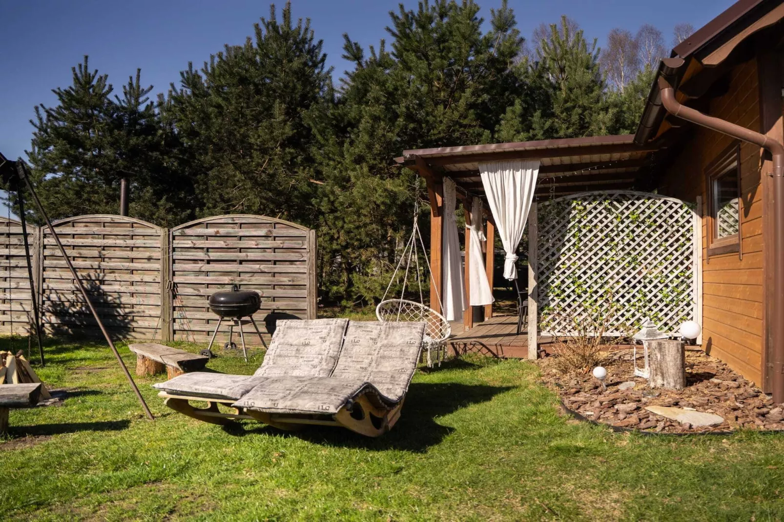 Domek wakacyjny LUX dla max 6 osób w Bałachach - Tuinen zomer