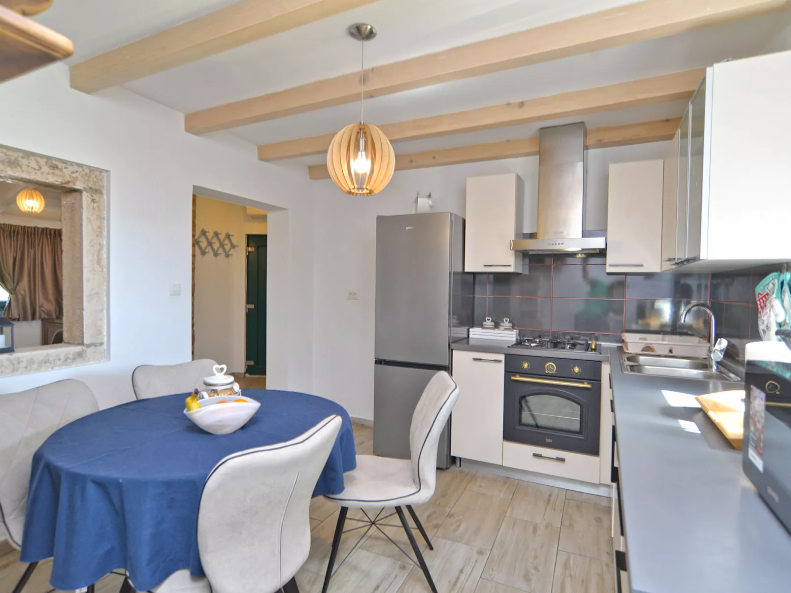 House 2157 - Binnen